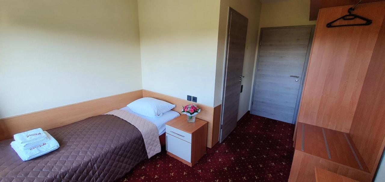 Hotel Poock Хаан Екстериор снимка